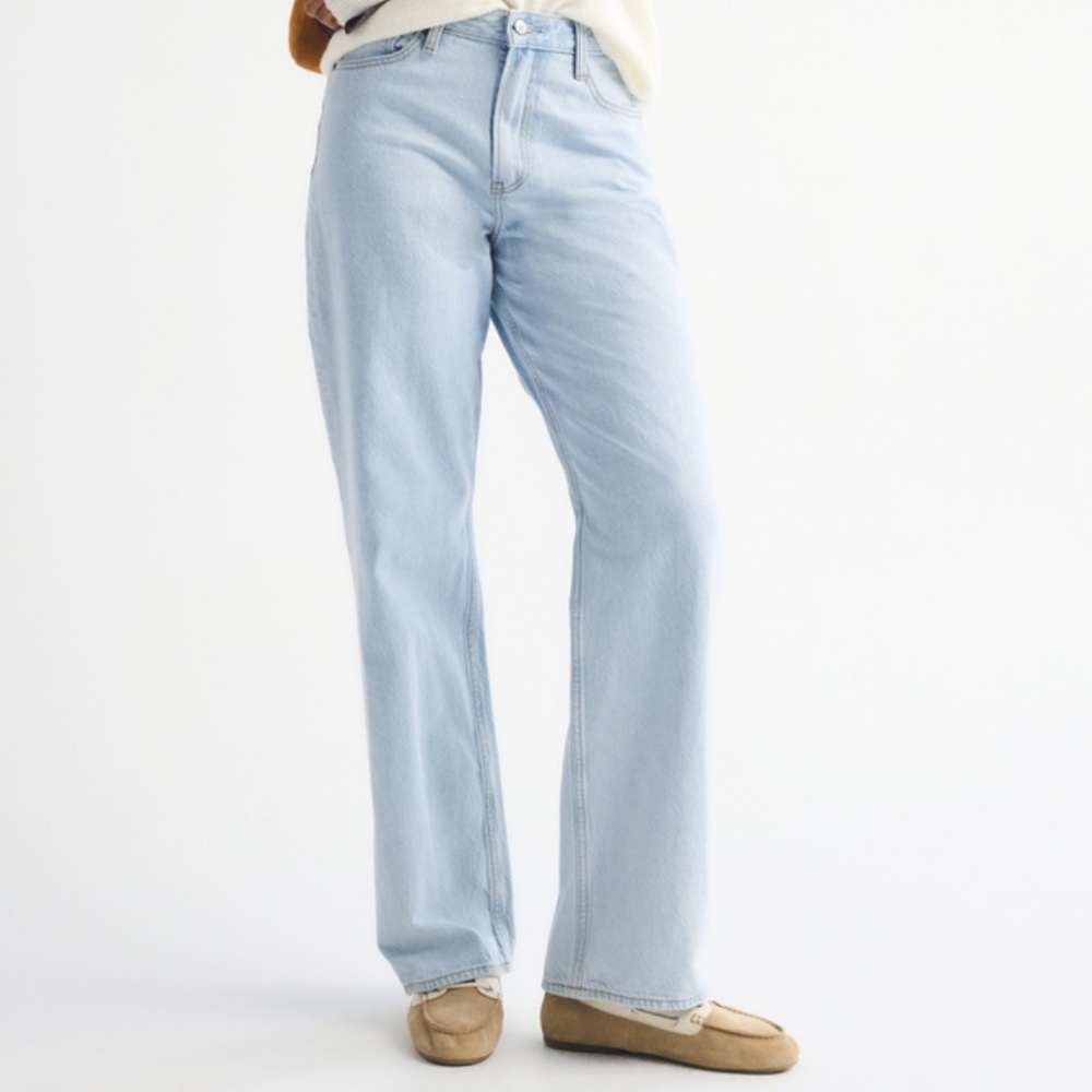 Abercrombie & Fitch Light Wash “The Loose” High Rise Jean
